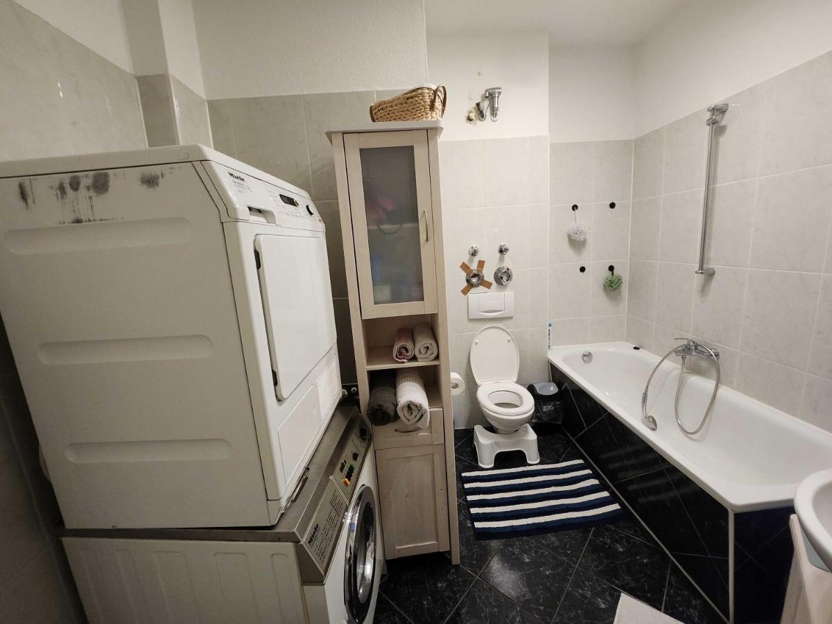 One Private Room Available In A Two Room Apartment In Tegel, برلين المظهر الخارجي الصورة