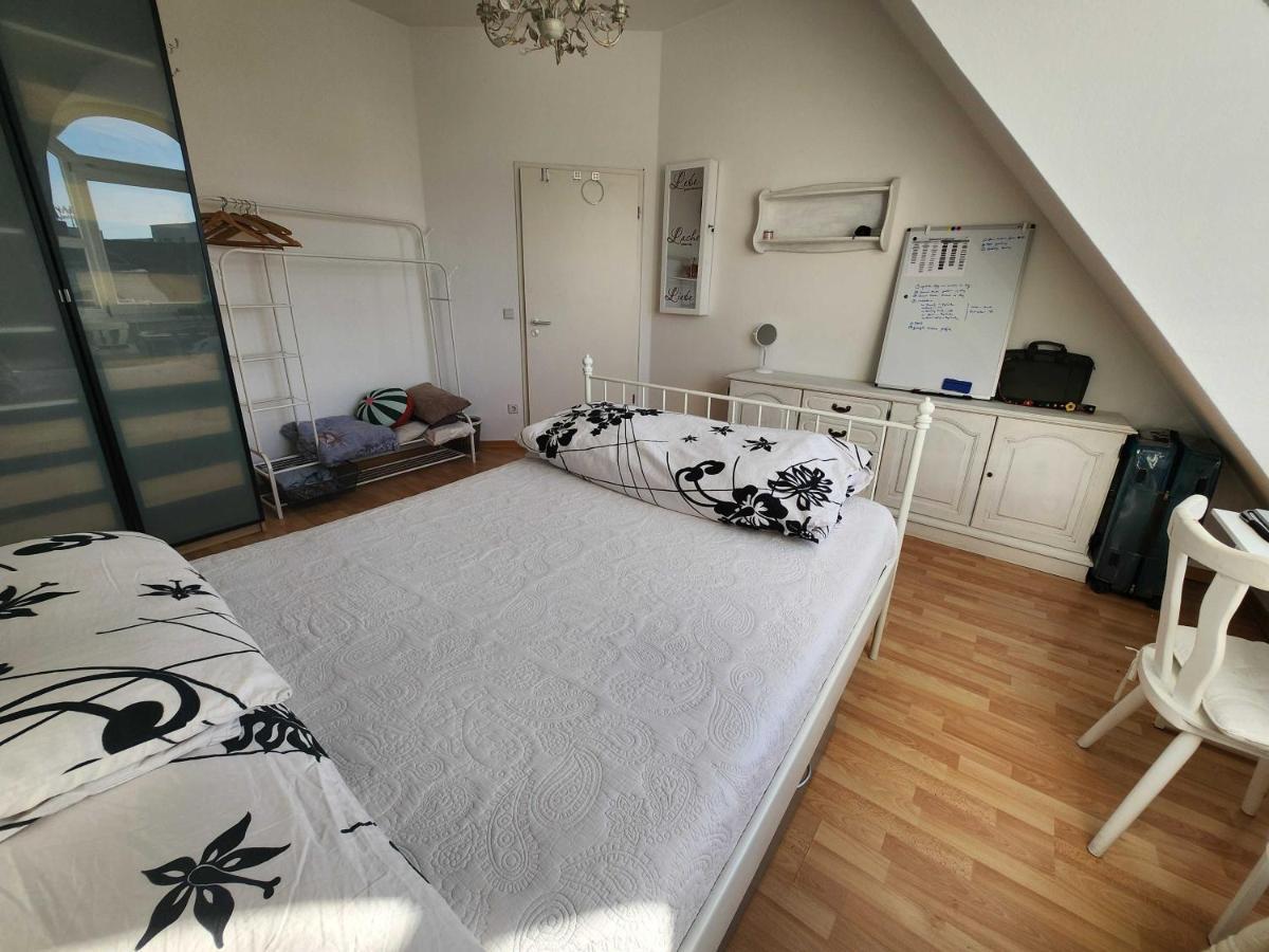 One Private Room Available In A Two Room Apartment In Tegel, برلين المظهر الخارجي الصورة