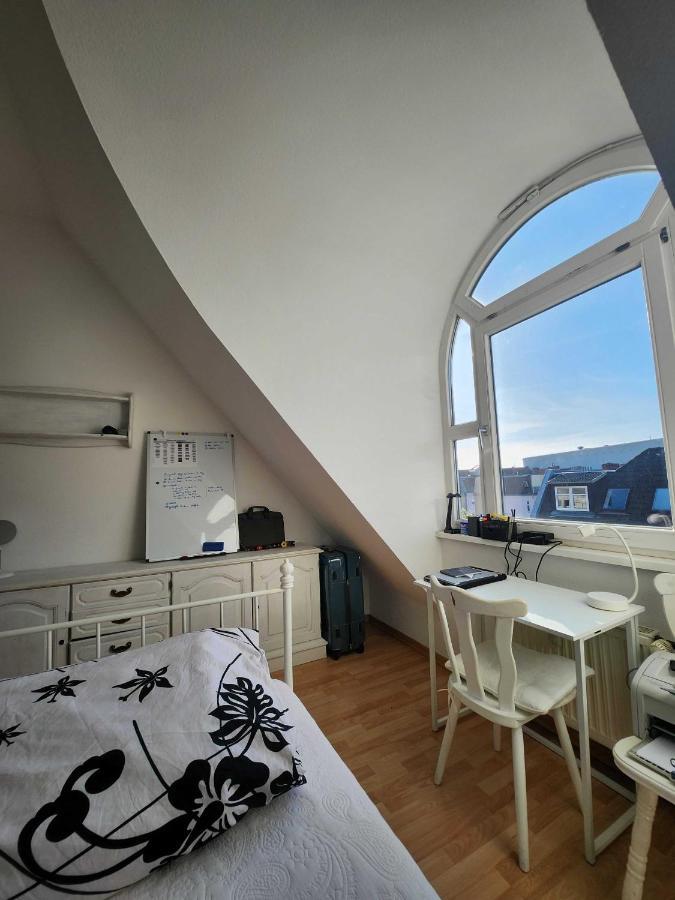 One Private Room Available In A Two Room Apartment In Tegel, برلين المظهر الخارجي الصورة