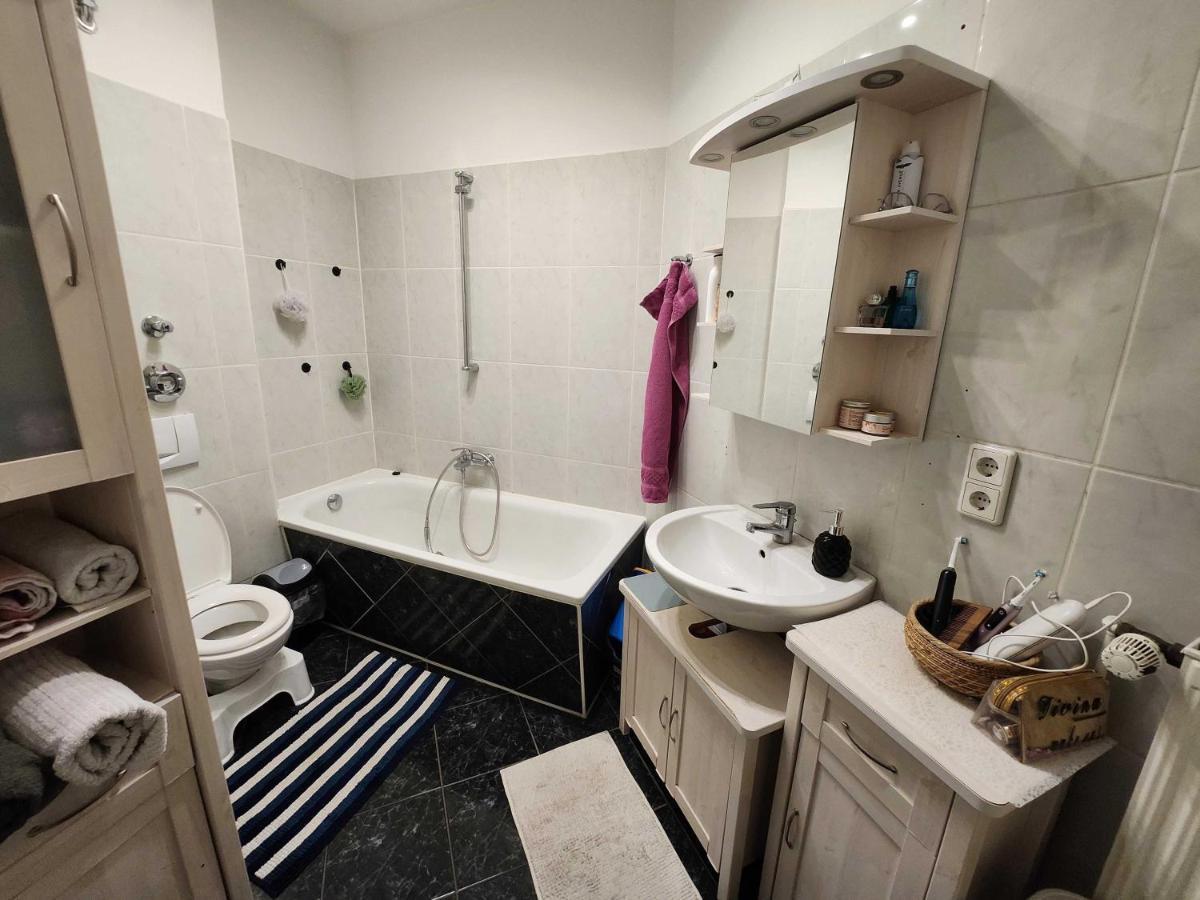One Private Room Available In A Two Room Apartment In Tegel, برلين المظهر الخارجي الصورة