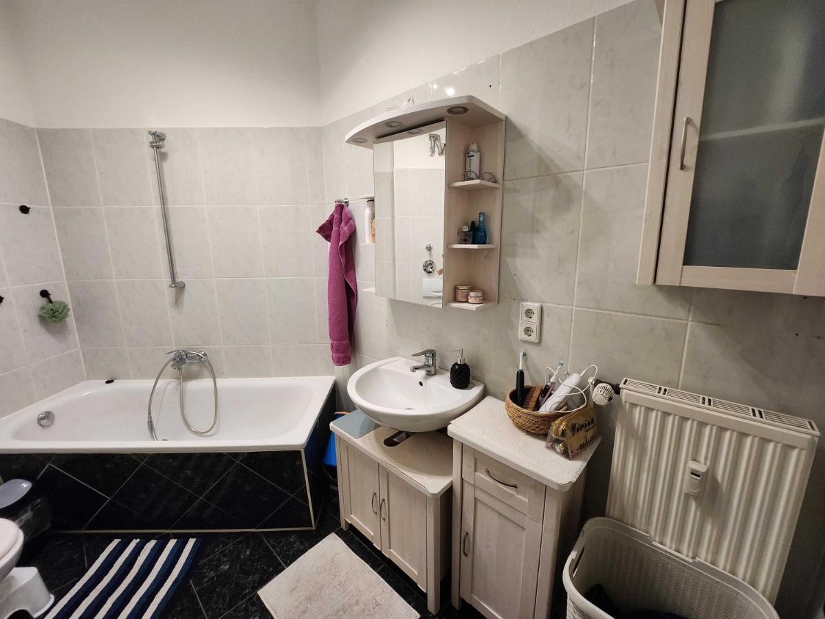 One Private Room Available In A Two Room Apartment In Tegel, برلين المظهر الخارجي الصورة